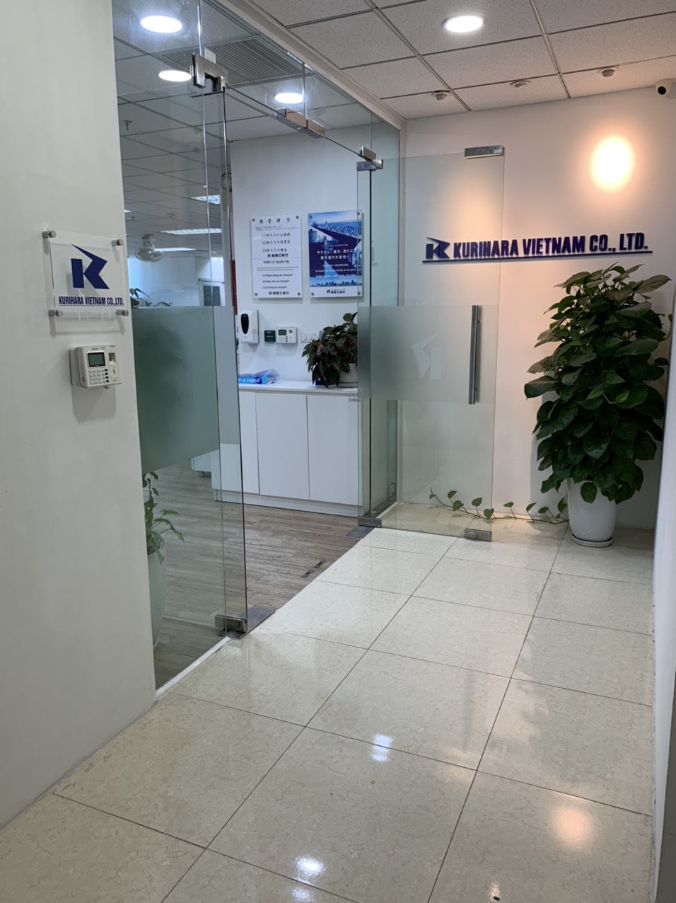 Nhân viên văn phòng làm việc tại Hà Nội